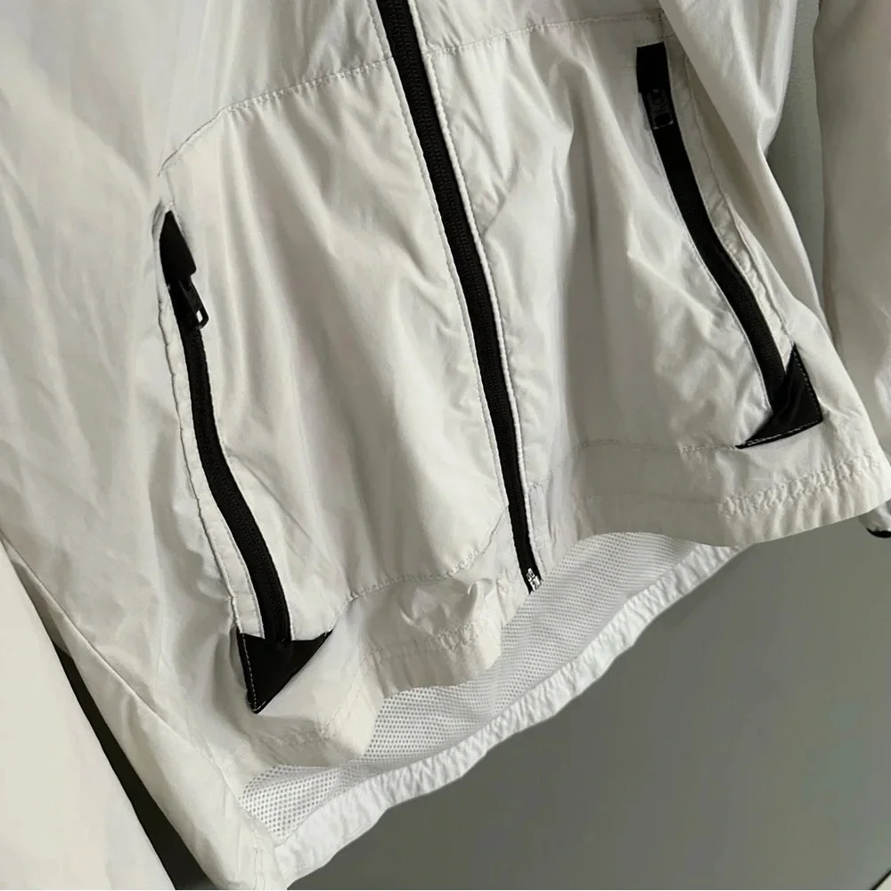 Hollister White windbreaker zip up. Small‎